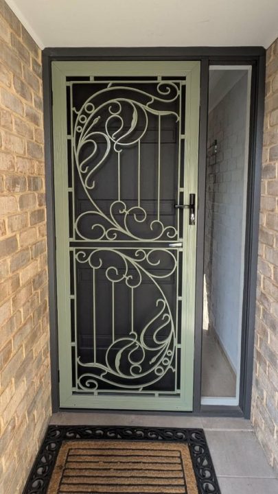 SP53 Vines Decorative Door Pale Eucalypt